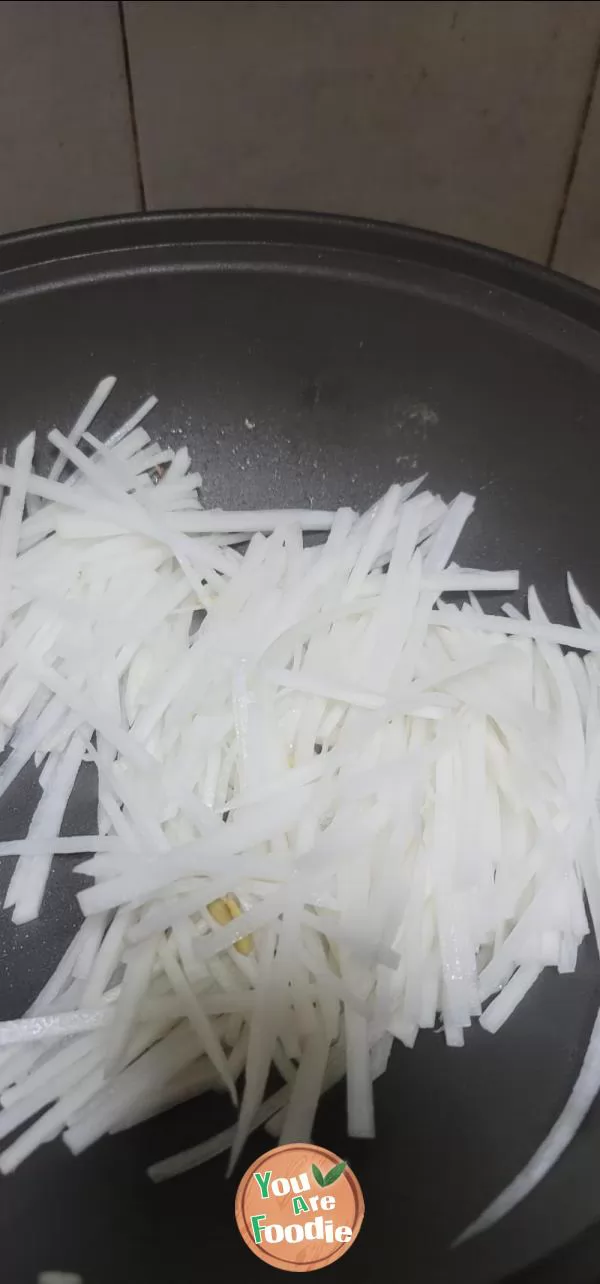 Shrimp and shredded radish soup