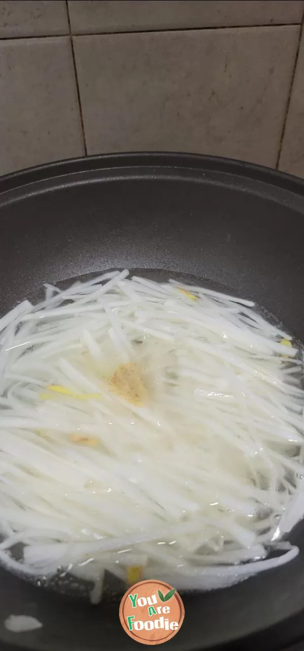 Shrimp and shredded radish soup