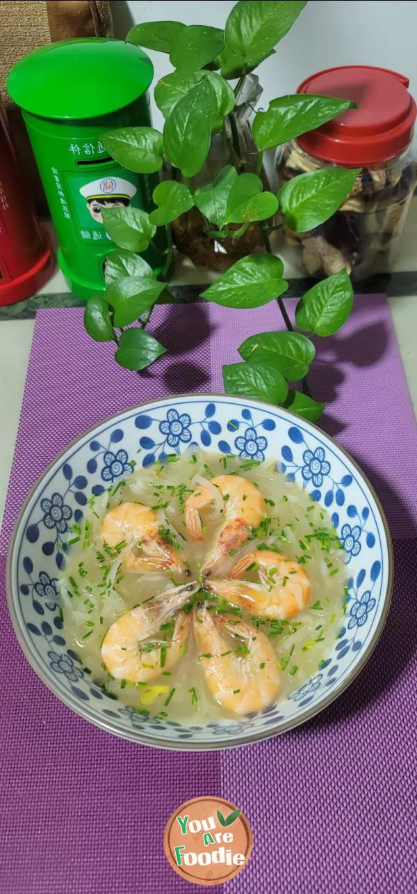 Shrimp and shredded radish soup