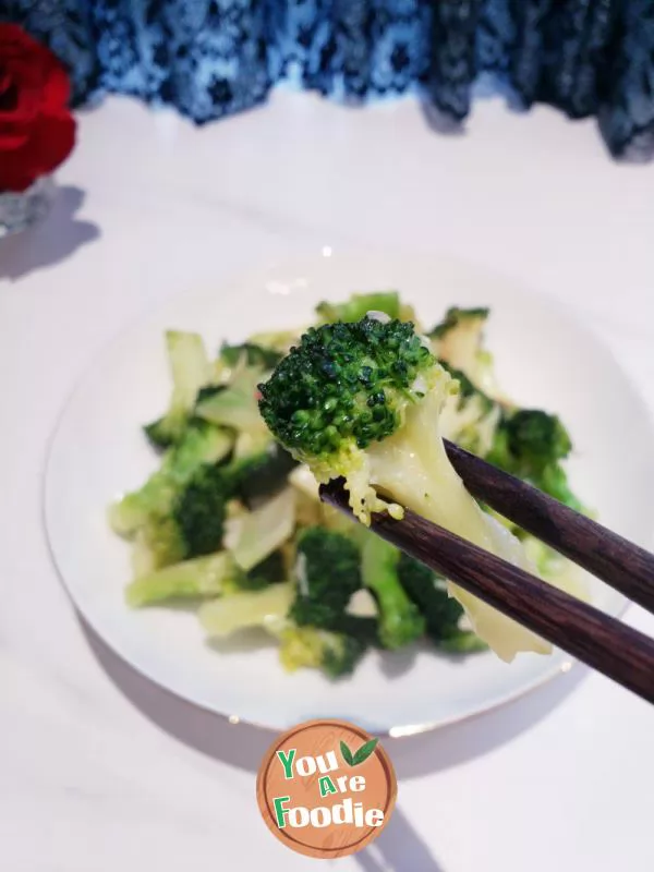 Broccoli in Chicken Sauce with Garlic