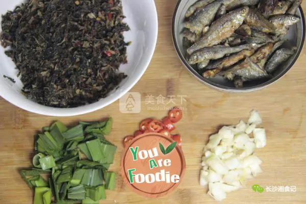 Boiled fish with sweet potato leaves