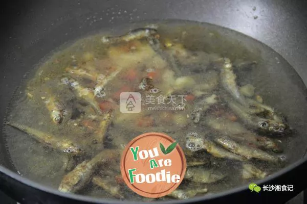 Boiled fish with sweet potato leaves