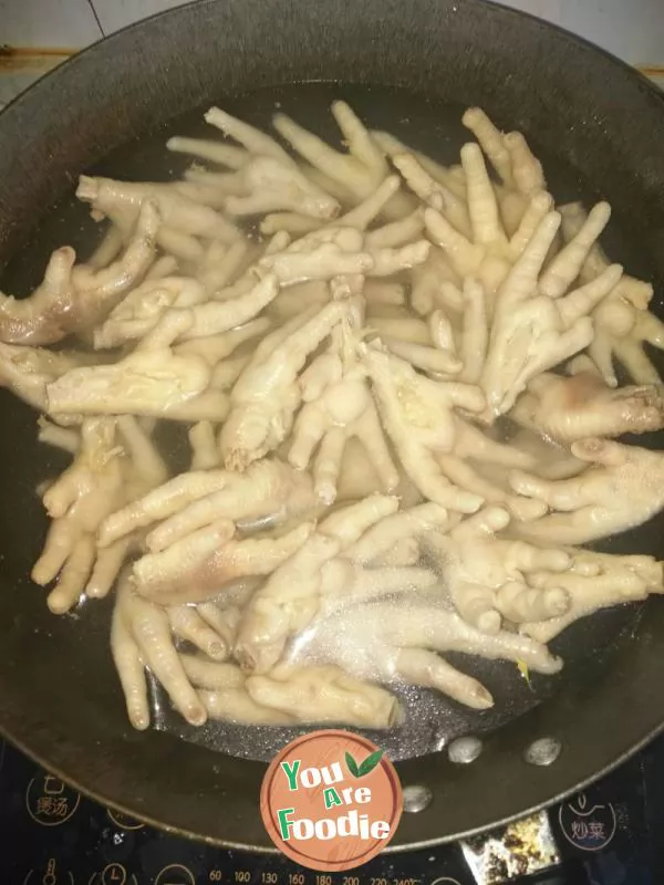 Chicken feet with lemon pickled pepper