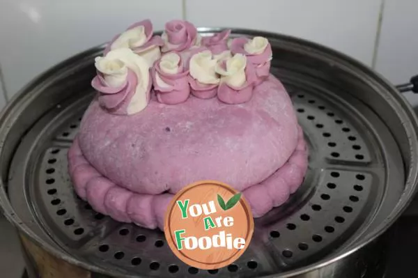 The cake can also be steamed - Rose Cake