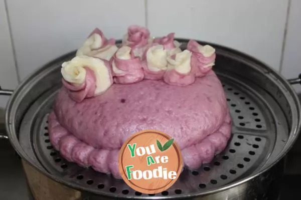 The cake can also be steamed - Rose Cake