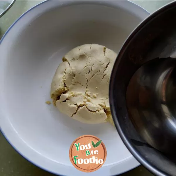 Bean dumplings with sticky corn flour