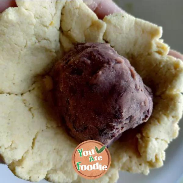 Bean dumplings with sticky corn flour