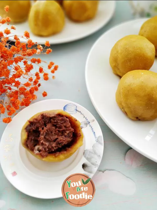 Bean dumplings with sticky corn flour