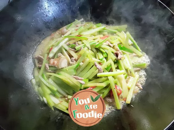 Fried shredded pork with green radish