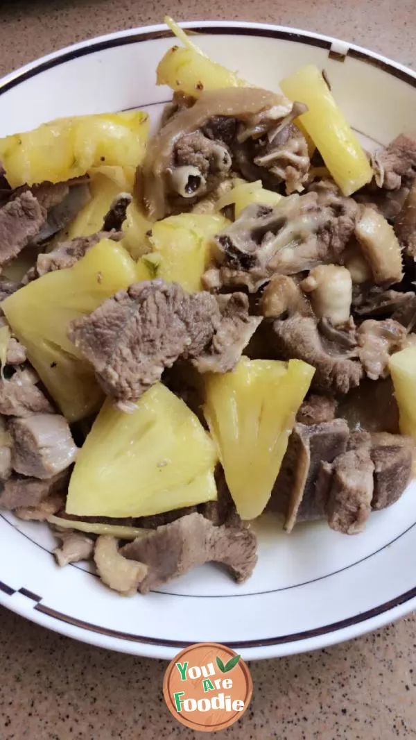 Sweet and sour pineapple duck meat