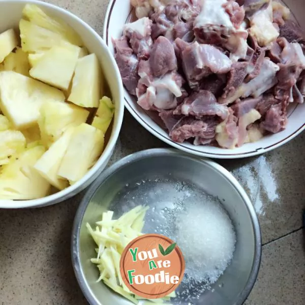 Sweet and sour pineapple duck meat