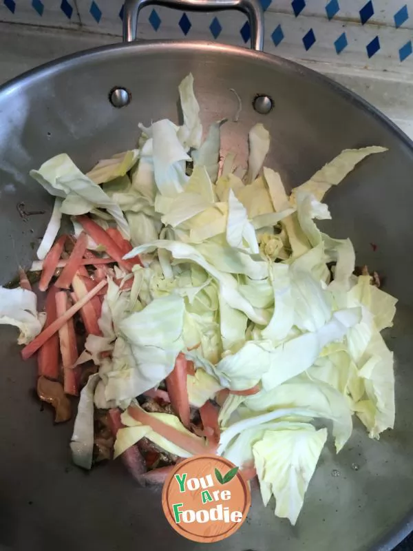 Fried cabbage with green pepper and fat intestines