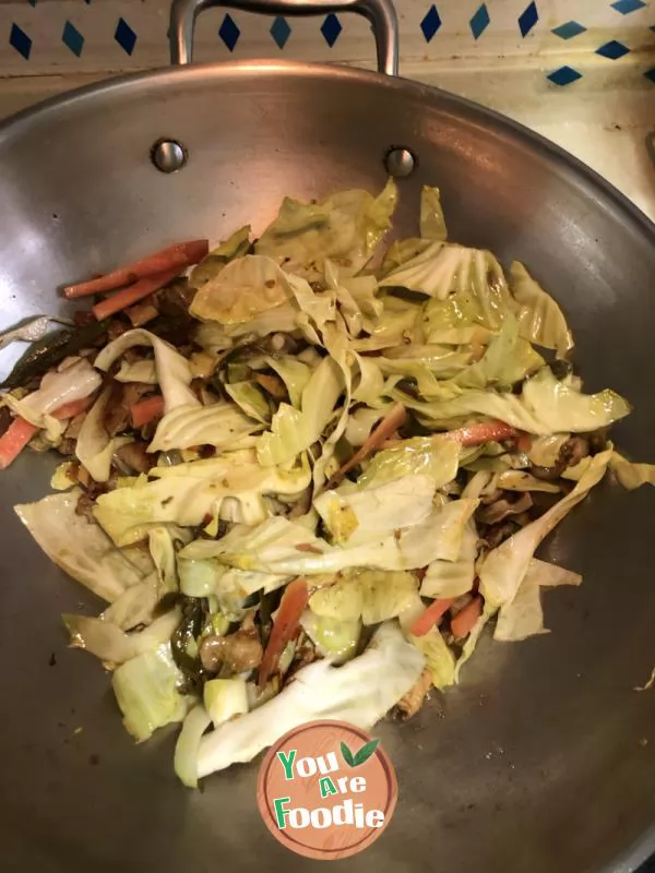 Fried cabbage with green pepper and fat intestines