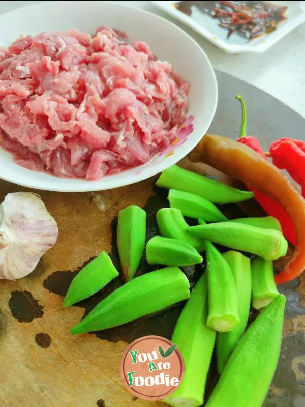 Fried beef with okra