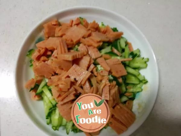 Noodles with tomato sauce