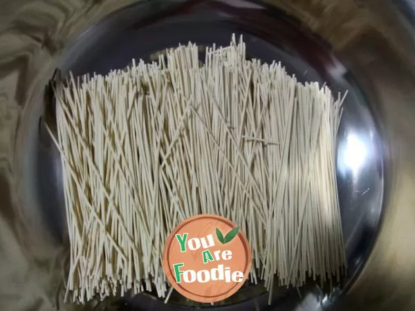 Noodles with tomato sauce