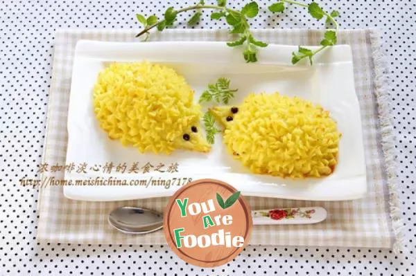 Cute Western food for children: little hedgehog cream mashed potato