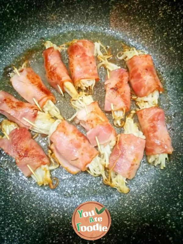 Fried Flammulina velutipes with bacon