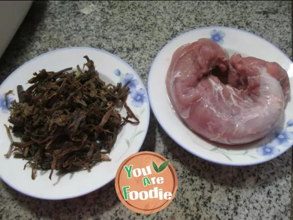 Braised pork tenderloin with bamboo shoots and dried vegetables