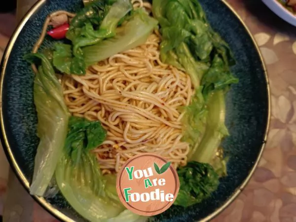 Noodles-with-lettuce