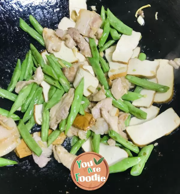 Stir fried pork with four seasons dried beans
