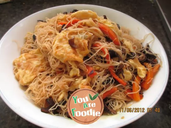 Stir fried Xinghua rice noodles