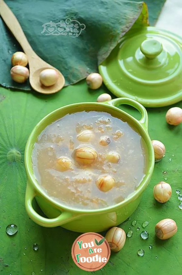 Refreshing health preserving porridge in summer [lotus leaf and lotus seed porridge]