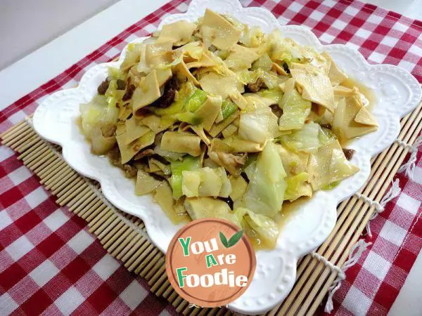 Fried sliced pork with cabbage and dried tofu