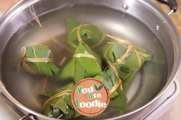 Snails with bamboo shoots and meat dumplings