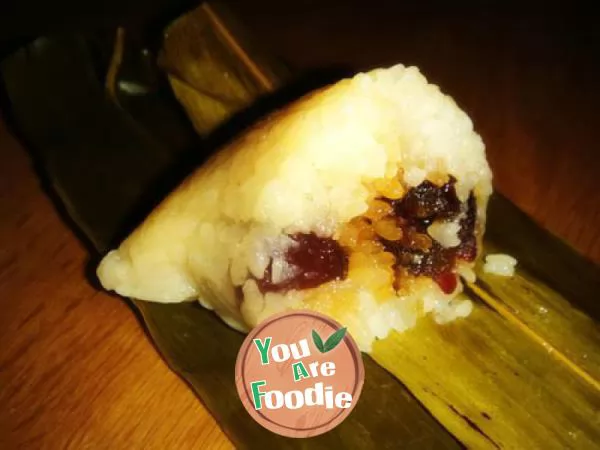 Sweet and delicious -- glutinous rice, red dates and zongzi