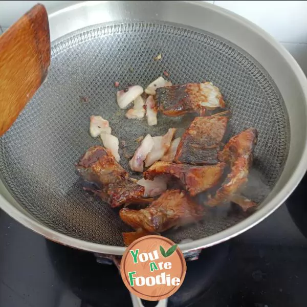 Stewed preserved fish with cowpea horn