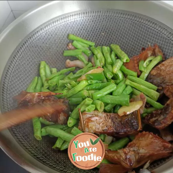 Stewed preserved fish with cowpea horn