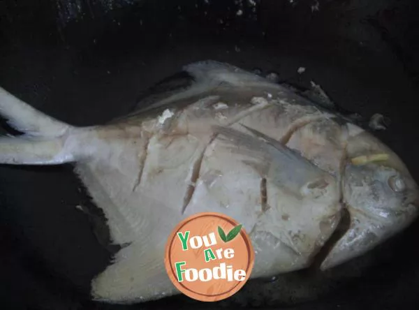 Steamed pomfret 