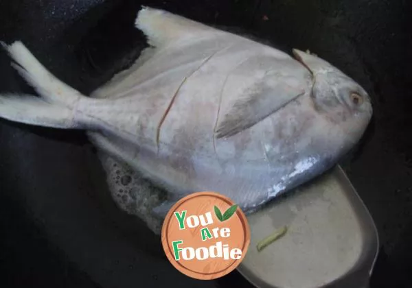 Steamed pomfret 