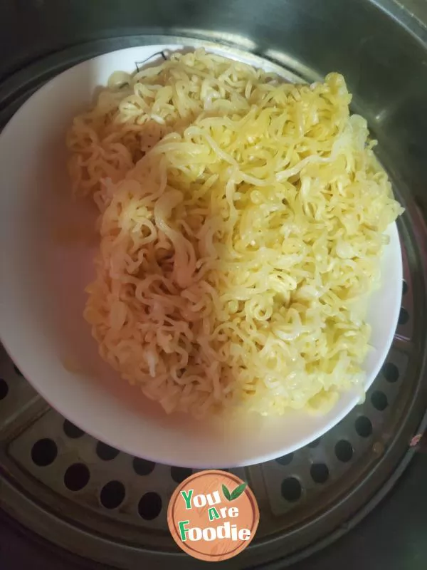 Fried instant noodles