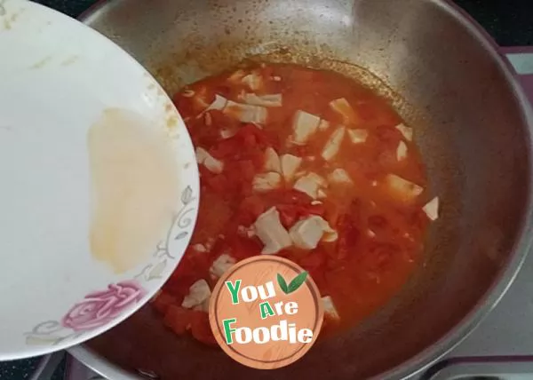 Braised tomato with crab roe and tofu