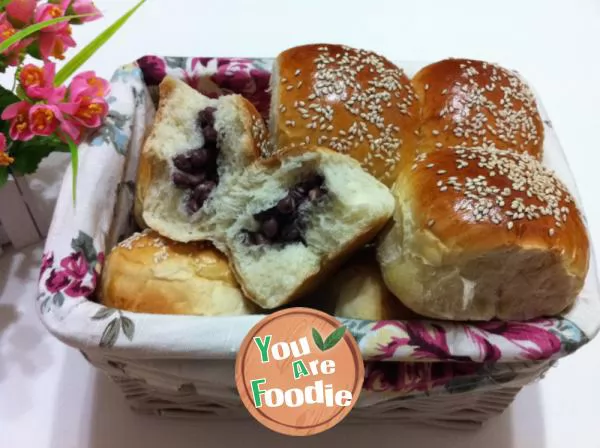 Red-bean-and-sesame-bun