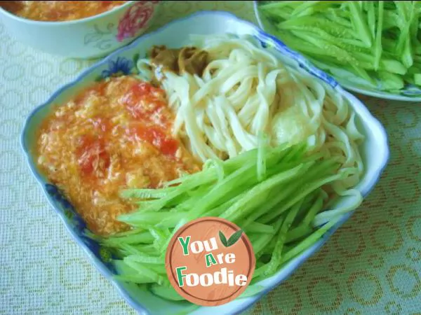 Noodles with tomato and egg