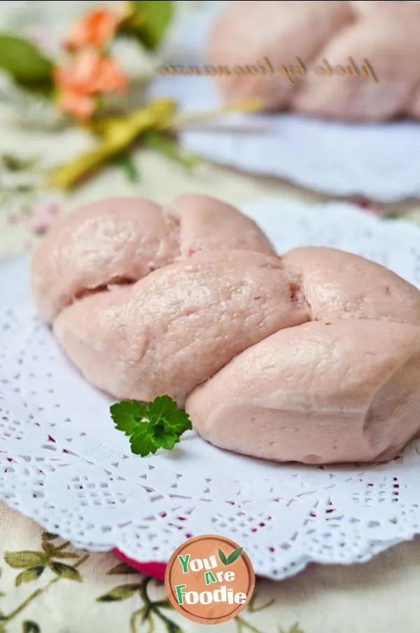 Steamed-bun-with-purple-potato-braids