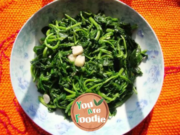 Fried watercress with garlic