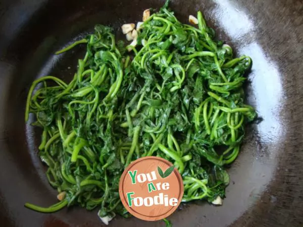 Fried watercress with garlic