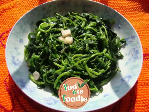 Fried watercress with garlic