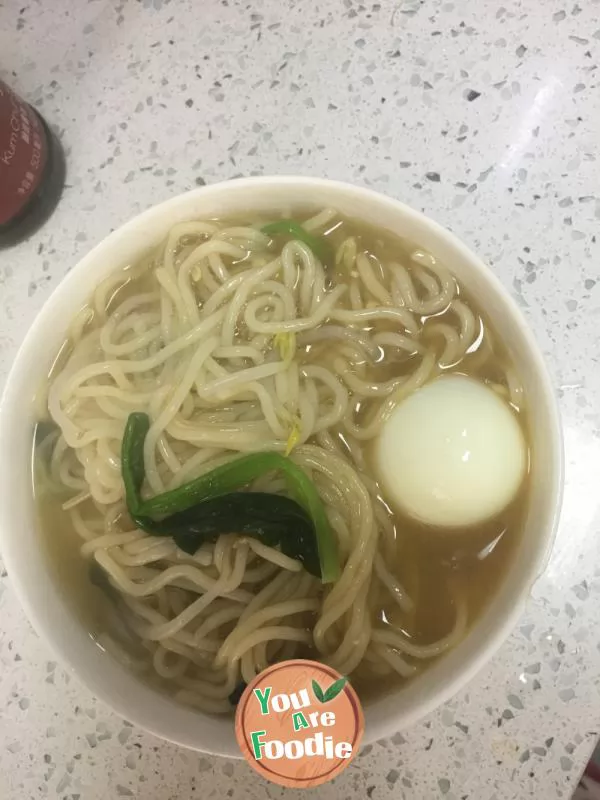 Noodles in sour soup