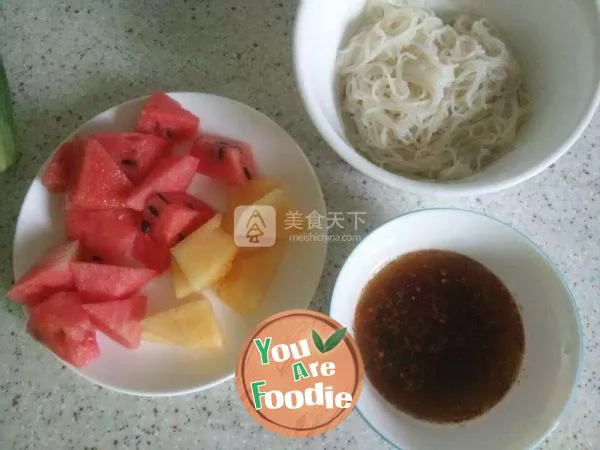 Iced watermelon Hami melon cold noodles ~ sour and sweet chilled noodles