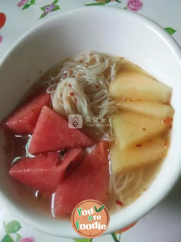 Iced watermelon Hami melon cold noodles ~ sour and sweet chilled noodles