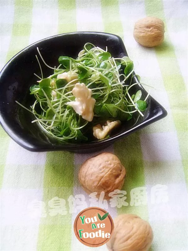 Mixed bean sprouts with walnut