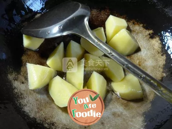 Braised potato slices in thick soup