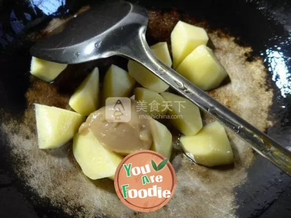 Braised potato slices in thick soup