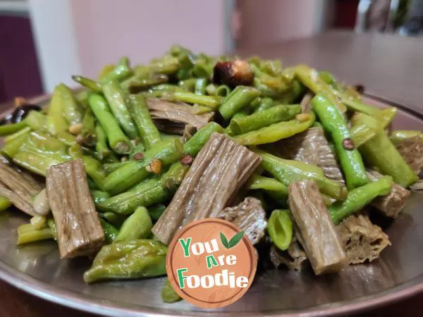 Stir-fried-black-bean-with-cowpea-Rolls-of-dried-bean-milk-creams