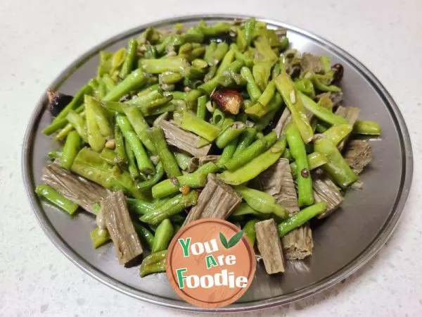 Stir fried black bean with cowpea Rolls of dried bean milk creams